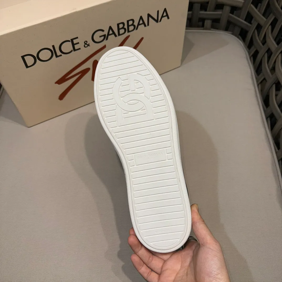 Men's Men's Shoes 💰400 [New Style] 🐝🐝DG—Dolce&G men's calfskin sneakers Portofino Yacht shoes, simple and versatile design, unique saddle leather soles. The Dolce &G logo rear wing is the icing on the cake. Imported cowhide + rubber outsole Size: 39-44 (customized at 38.45)